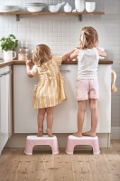 Little Pea BabyBjorn Σκαλοπάτι Step Stool-powder-pink_lifestyle